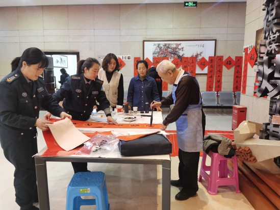 神木市公共文化活动中心“迎龙年 写春联 送祝福”活动圆满结束
